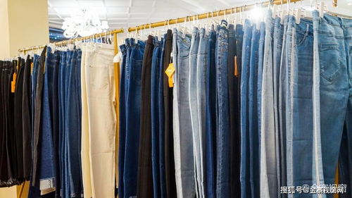 金寨豪横新店开业，3000件服装免费派送引领消费热潮